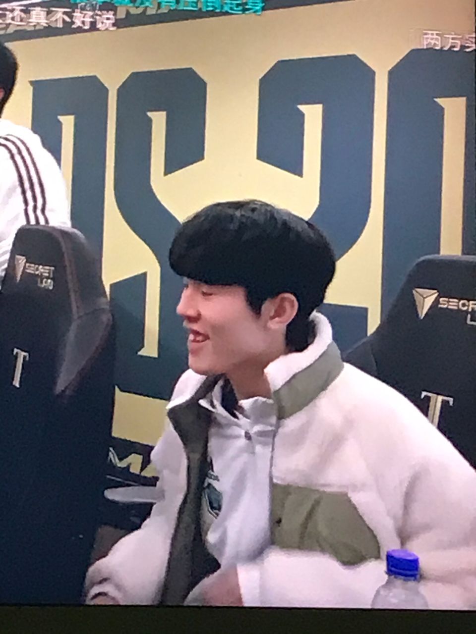 指派一名或 指派一名或