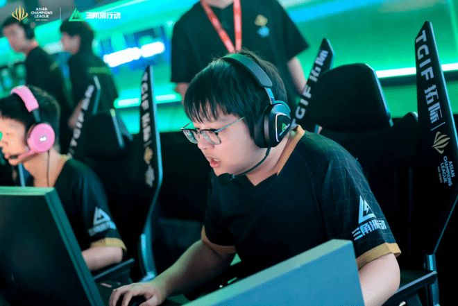 紧密结合 紧密结合